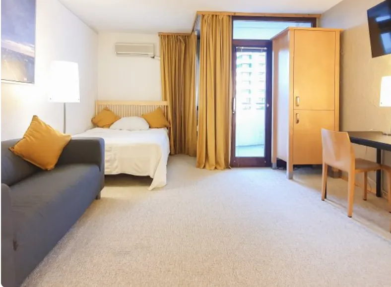 Stylish furnished studio in Berlin Charlottenburg – directly at Deutsche Oper